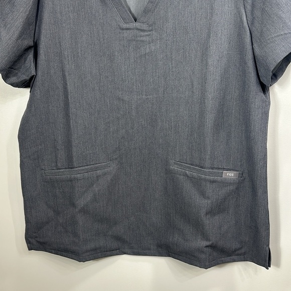 Figs Women’s Casma three pocket scrub top size large. Gray. NWT. - Picture 3 of 11